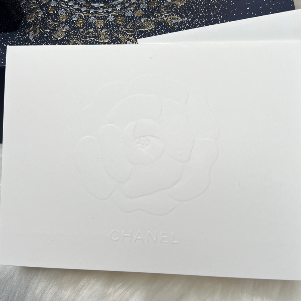 Chanel Limited Set:Serum, Lipstick, Cosmetic Bag, A Card, Ribbons & Shopping Bag - Picture 14 of 17
